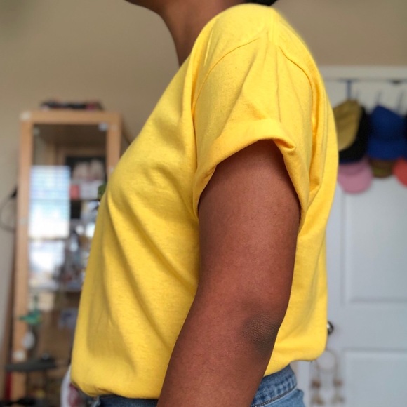 PLAIN YELLOW TEE - Picture 2 of 2